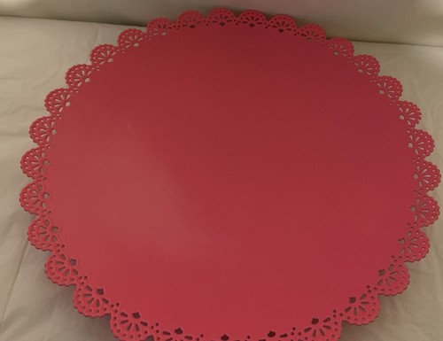 Pink metal cake stand with - cake,